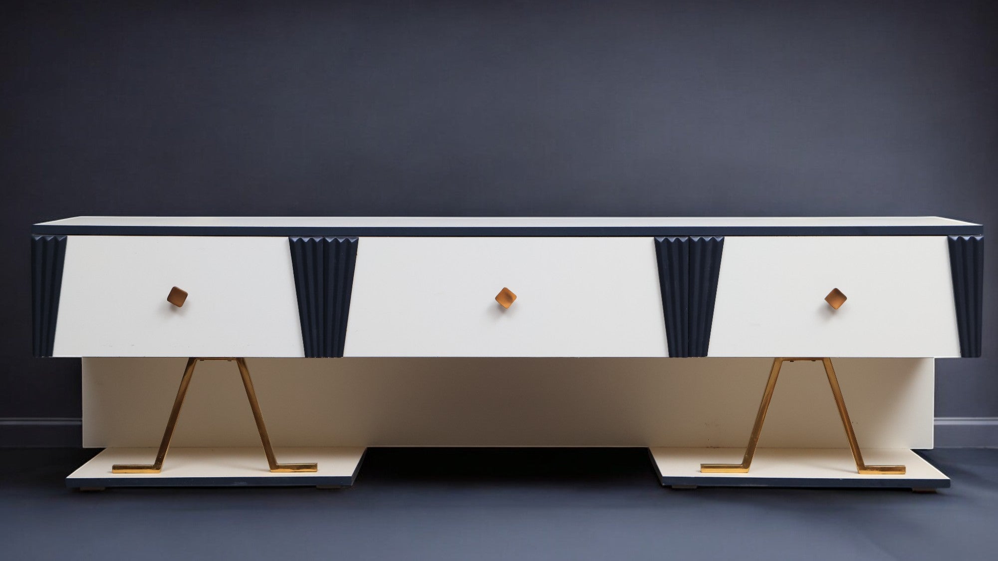 ترابيزة تليفزيون 163