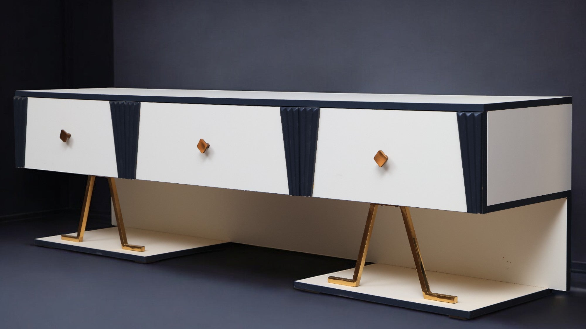 ترابيزة تليفزيون 163