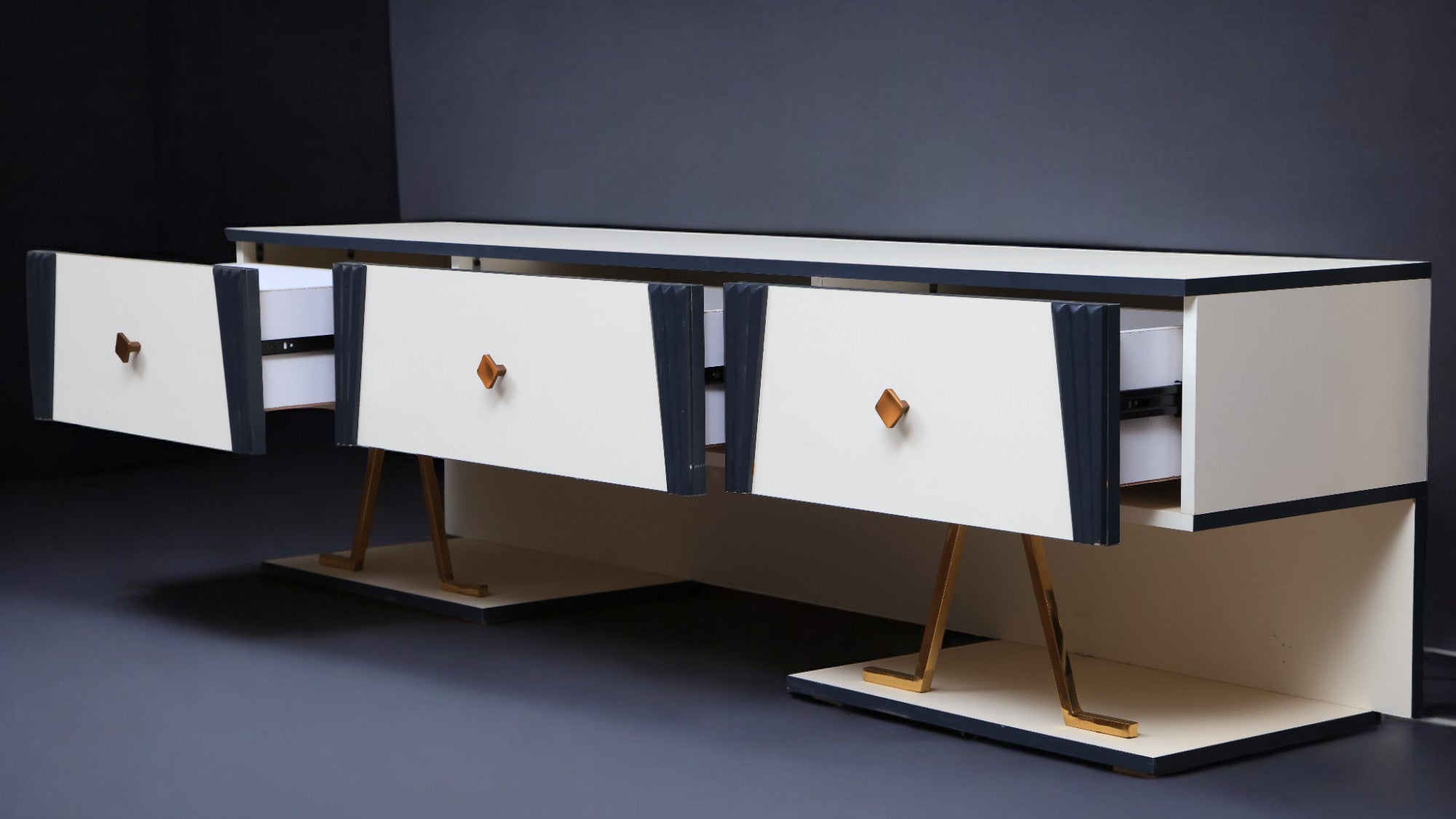 ترابيزة تليفزيون 163