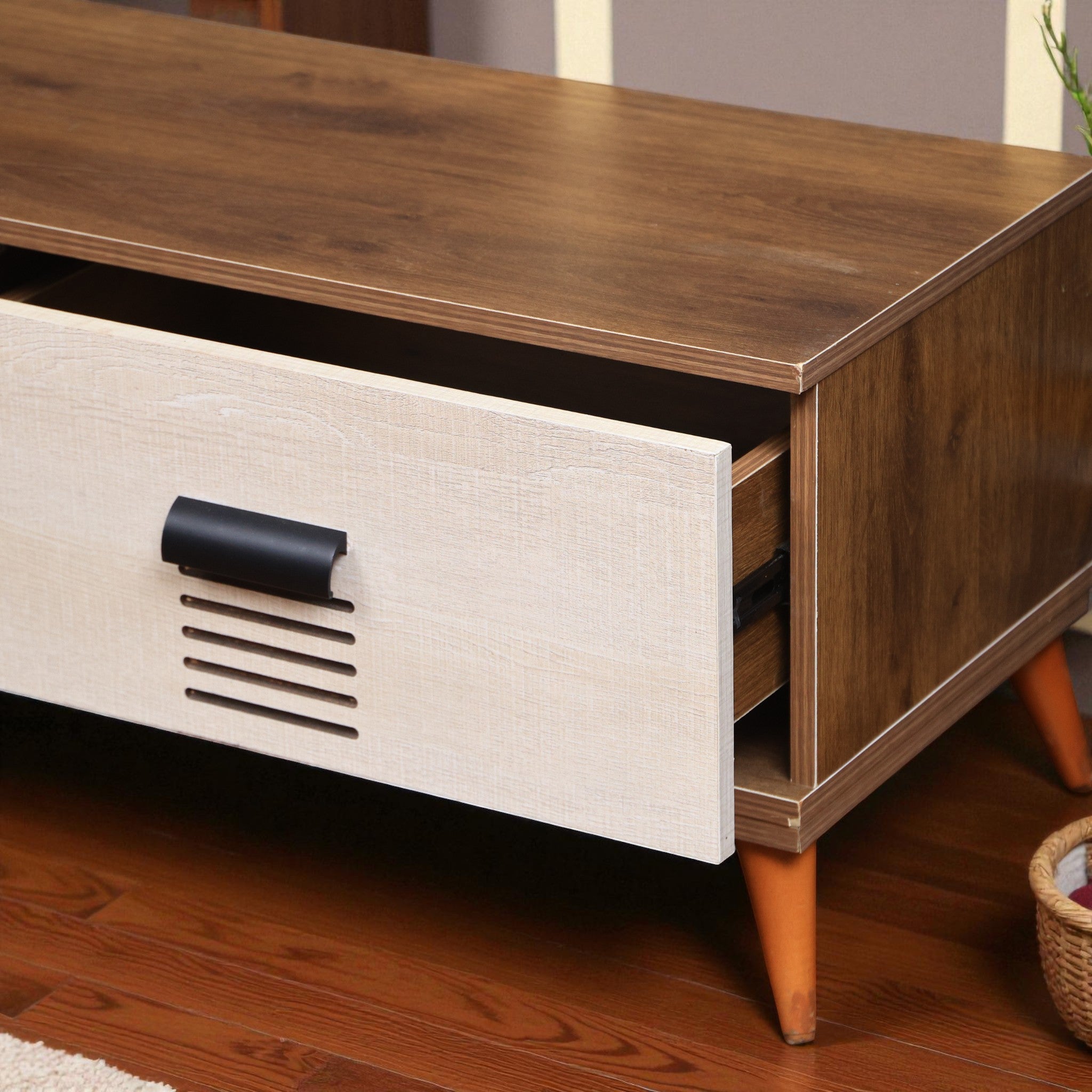 ترابيزة تليفزيون 183