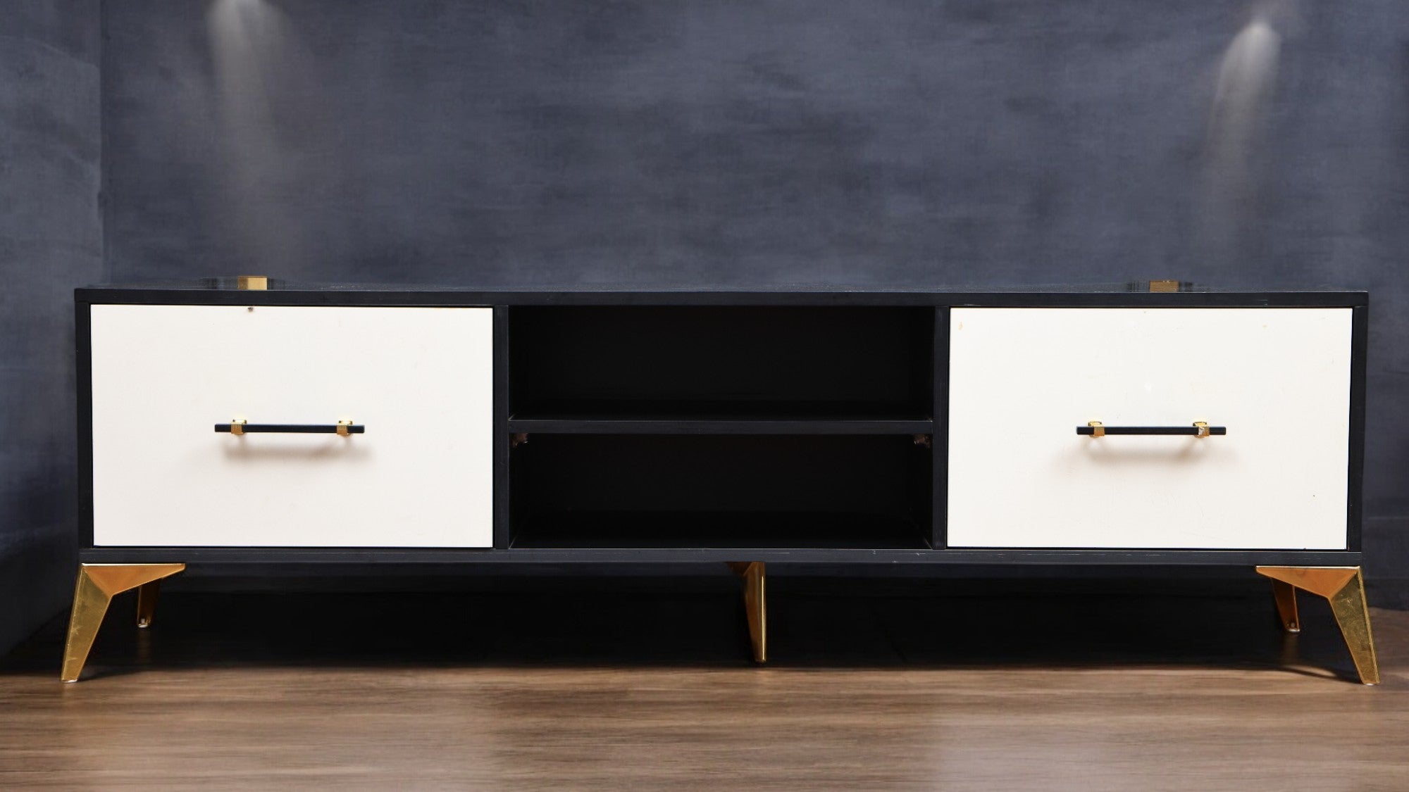 ترابيزة تليفزيون 181