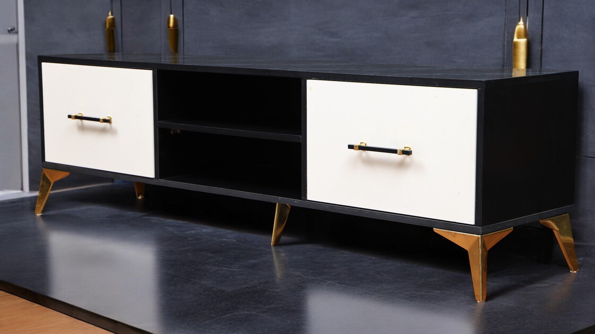 ترابيزة تليفزيون 181