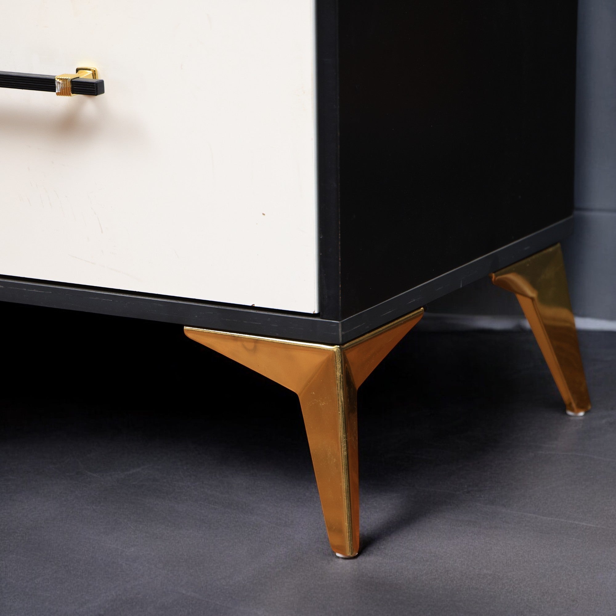 ترابيزة تليفزيون 181