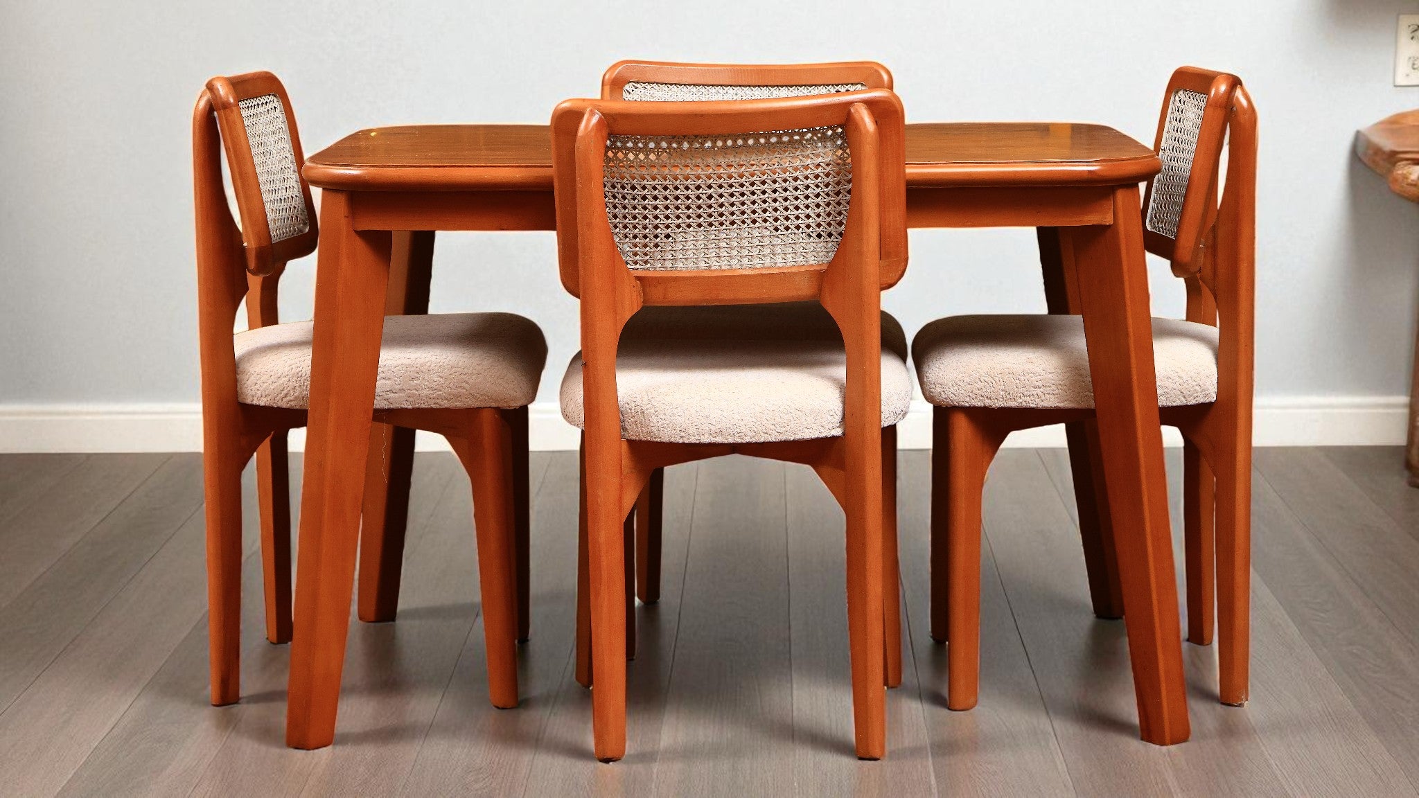 ترابيزة سفرة 558